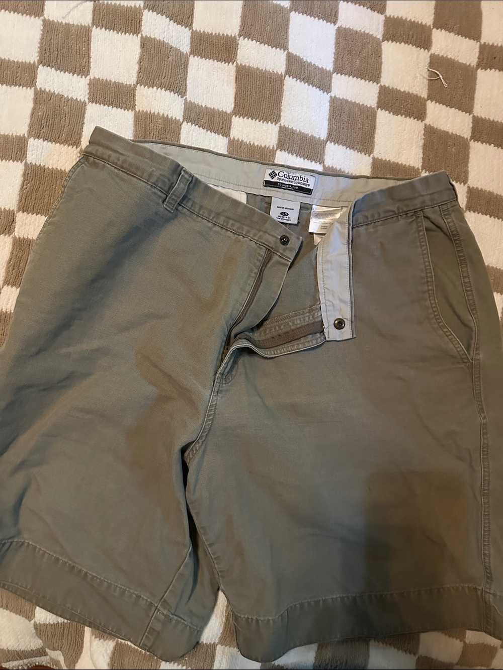 Columbia Men's Olive Green Casual Shorts